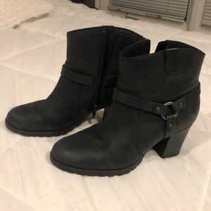 Like new Leather Clark Boots 8.5